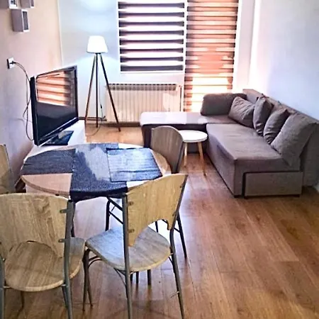 Apartament Maher Apt Central - Gated Parking